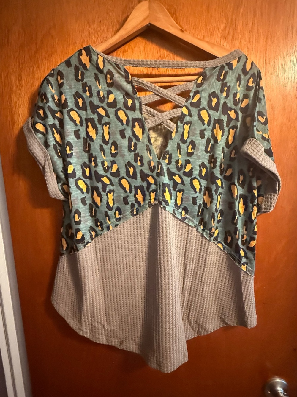 UMGEE Leopard Print Crisscross Back Waffle Knit Top - Teal and Gray